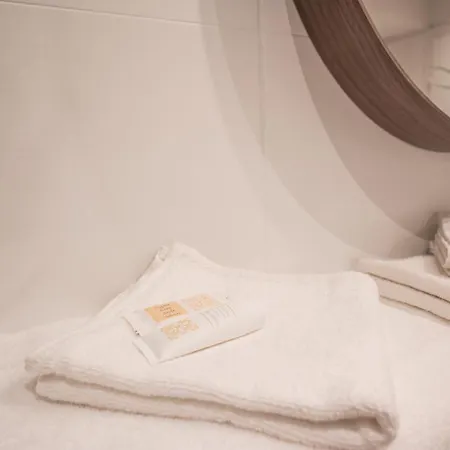 Spacious ~ 150m Main Square ~ Self Check-in 24h * فروتسواف