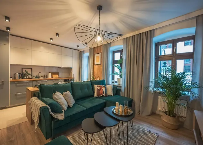 Spacious ~ 150m Main Square ~ Self Check-in 24h Apartment *