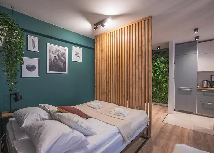 Spacious ~ 150m Main Square ~ Self Check-in 24h