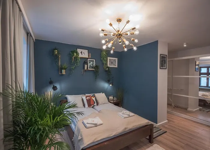 Apartment Spacious ~ 150m Main Square ~ Self Check-in 24h *