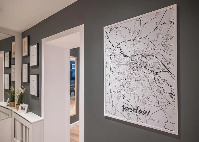 Apartment Spacious ~ 150m Main Square ~ Self Check-in 24h Breslau