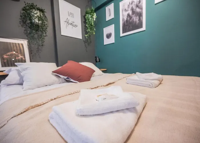 Spacious ~ 150m Main Square ~ Self Check-in 24h