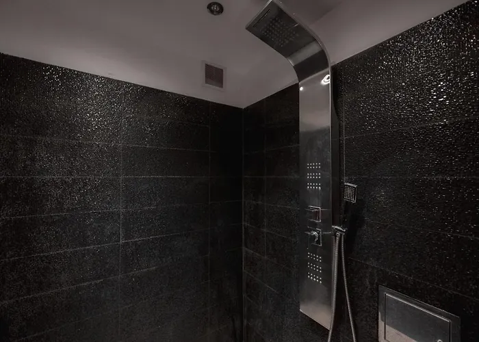 Spacious ~ 150m Main Square ~ Self Check-in 24h Breslau