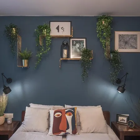 Spacious ~ 150m Main Square ~ Self Check-in 24h * Vratislav