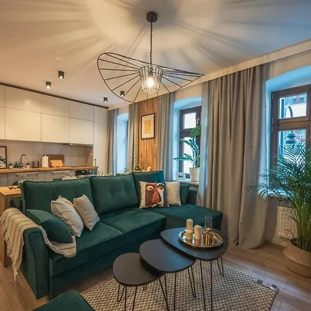 Spacious ~ 150m Main Square ~ Self Check-in 24h Apartmán *