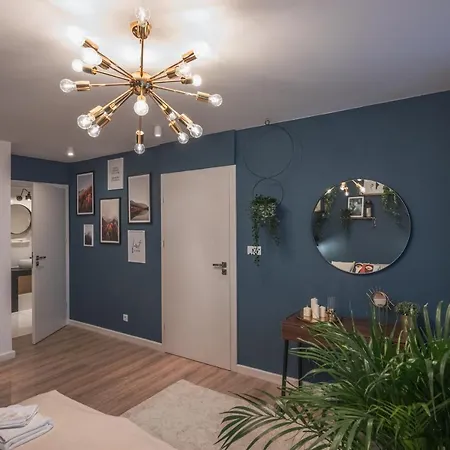 Spacious ~ 150m Main Square ~ Self Check-in 24h