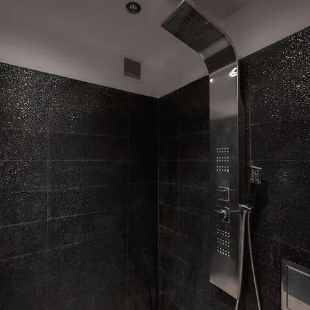 Spacious ~ 150m Main Square ~ Self Check-in 24h Vratislav