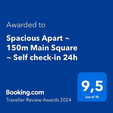 Spacious ~ 150m Main Square ~ Self Check-in 24h Apartmán *