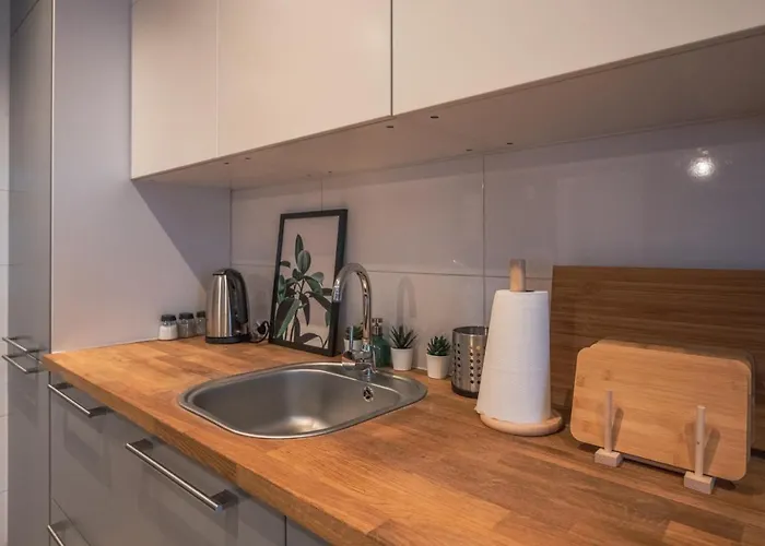 Apartment Spacious ~ 150m Main Square ~ Self Check-in 24h Wroclaw