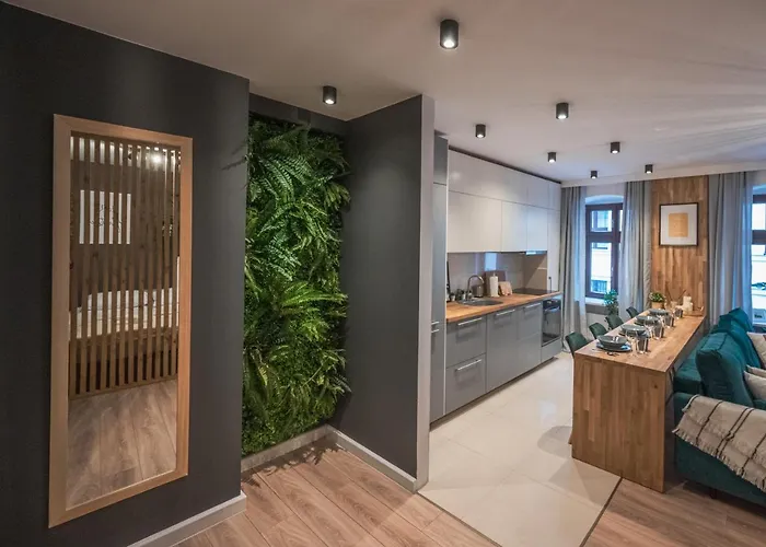 Spacious ~ 150m Main Square ~ Self Check-in 24h Wroclaw