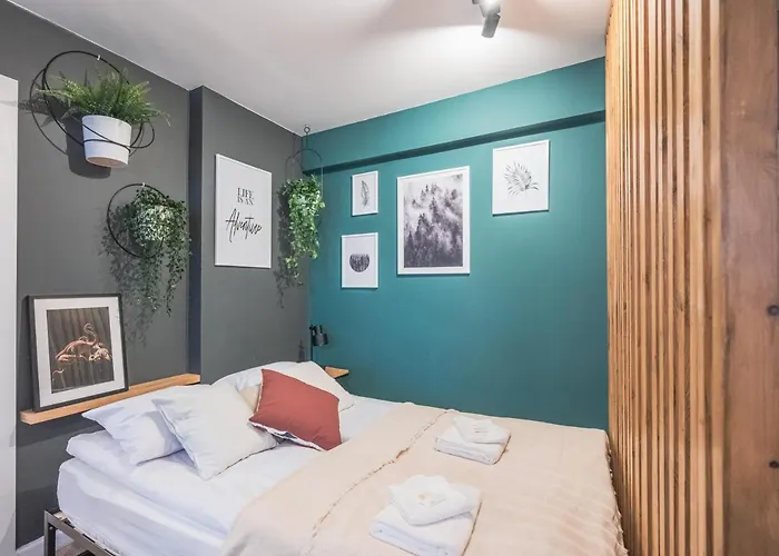 Spacious ~ 150m Main Square ~ Self Check-in 24h Wroclaw