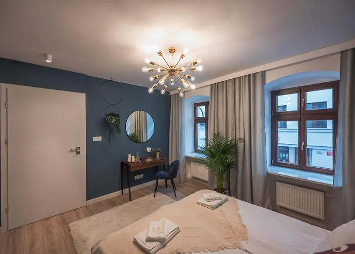 Spacious ~ 150m Main Square ~ Self Check-in 24h Wroclaw