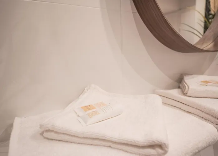 Spacious ~ 150m Main Square ~ Self Check-in 24h * Wroclaw